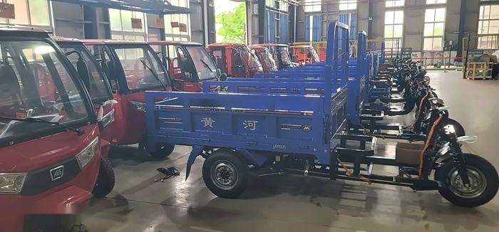 Finished electric cargo tricycles